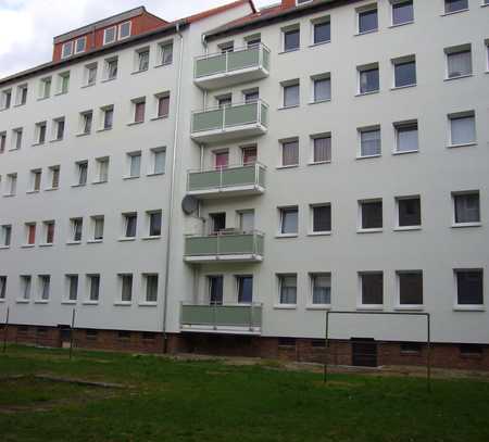 3-Zimmer-Whg. mit mod. Wannenbad/Fenster - Wärmedämmung, Balkon, EBK