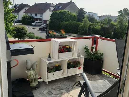 Traumhafte neuw. Wohnung mit drei Zimmern sowie Balkon und EBK in Euskirchen in ruhiger Südstadtlage