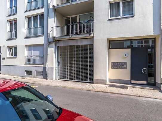 Modernisierte 2 Zimmer Wohnung mit offner Wohnküche und Balkon