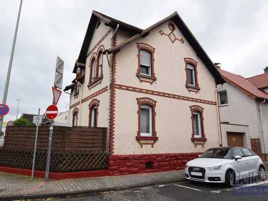 Charmantes Zweifamilienhaus mit Anbau, Nebengebäude und Garten