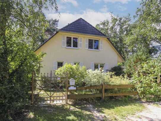 Eigenheim-Traum mit Garten, Pool und Doppel Carport in Bernau bei Berlin mit Feldblick