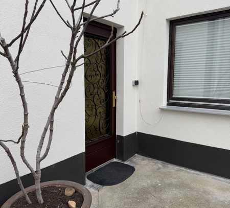 Geräumige Erdgeschoss-Wohnung mit Einbauküche