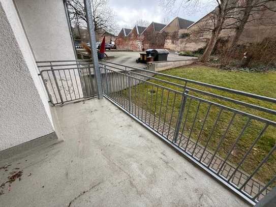 Großer und West-Balkon / Laminat / sep. Küche u.v.m.