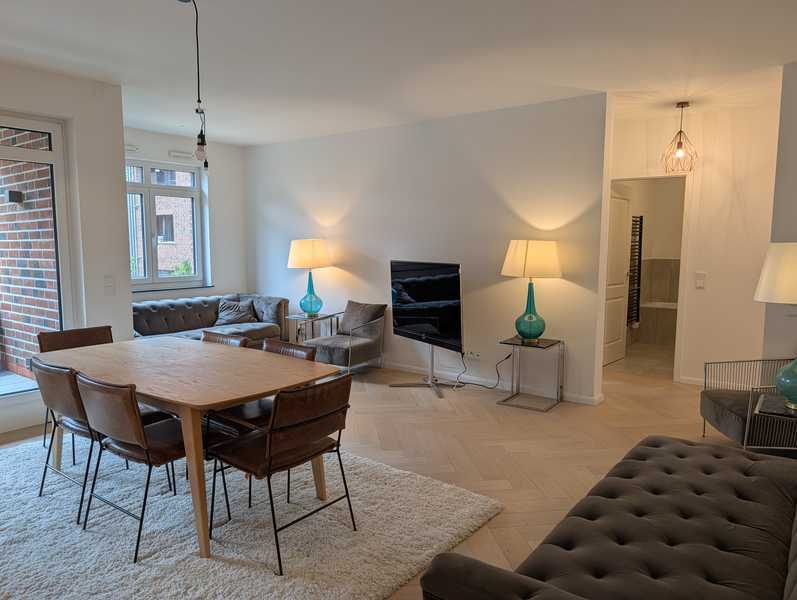                                                               M&ouml;blierte 4 Zimmer Wohnung                                                       in Niederursel (Frankfurt am Main)