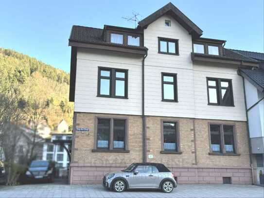 Solides und charmantes Mehrfamilienhaus, zur Kapitalanlage oder Eigennutzung