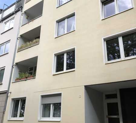 MEHRFAMILIENHAUS MIT SICHT AUF DEN PARK
6 freie Wohnungen und eine freie Halle zum Loftausbau