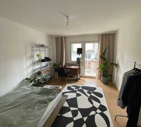 Zentrales Zimmer Nordend nähe Friedberger Platz mit Balkon