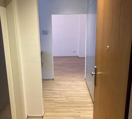 Modernisierte 2-Zimmer-Wohnung mit EBK + Garage