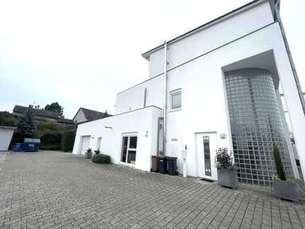 Büro, Lagerhalle, Ausstellungsfläche mit repräsentativem Empfangsbereich