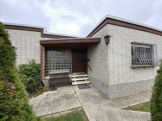 Großzügiger Bungalow mit idyllischem Garten und viel Platz