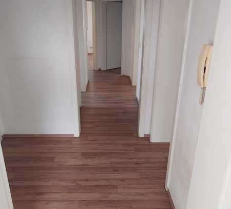 3-Zimmer-Wohnung mit Balkon, EBK,Stellplatz in Hockenheim