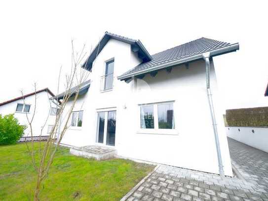 Hereinspaziert: Modernes Einfamilienhaus mit Garage, Garten, Terrasse und viel Platz!