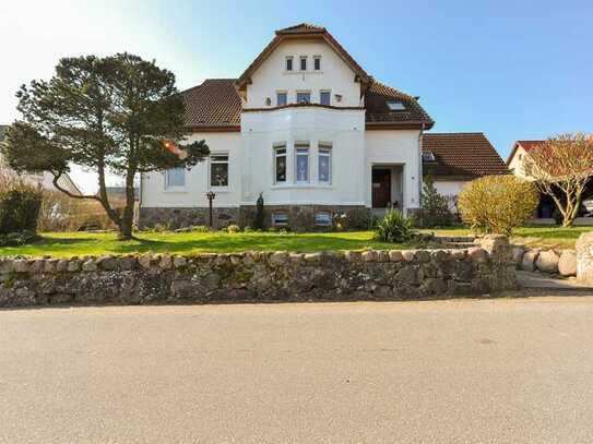 Großes Bauernhaus mit Einliegerwohnung und ca. 2400m² Grundstück