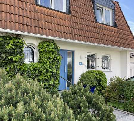 Wunderschöne Doppelhaushälfte mit Garten in beliebter Halbhöhenlage von Hofheim!