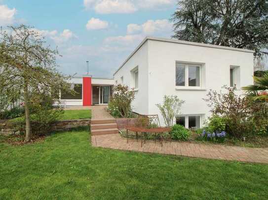 Energieeffizienzklasse A: Schöner Bungalow mit gepflegtem Garten und Garage