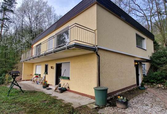 Preiswertes, 6-Raum-Einfamilienhaus mit EBK in Roßbach