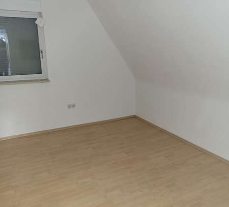 Attraktive 3-Zimmer-Wohnung mit Einbauküche in Johannesberg / Bei Interesse anrufen : 017624334177