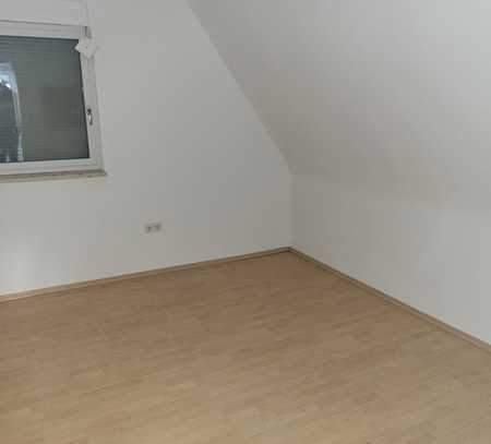 Attraktive 3-Zimmer-Wohnung mit Einbauküche in Johannesberg / Bei Interesse anrufen : 017624334177