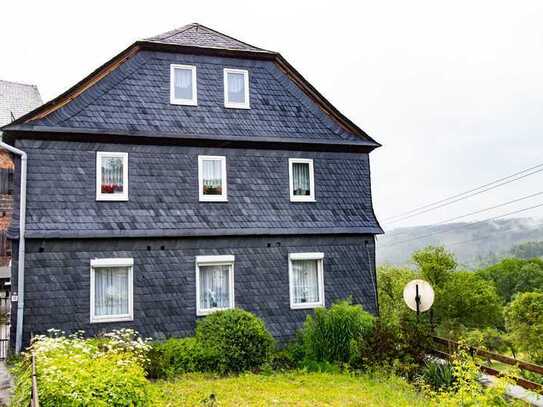 Geräumiges Haus mit beeindruckender Scheune und weitläufiger Wiese