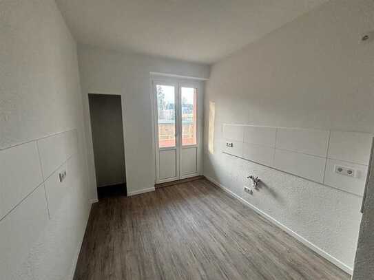 Komplett neu sanierte 2 Zimmerwohnung - mit modernisiertem Bad! 1 Kaltmiete geschenkt!