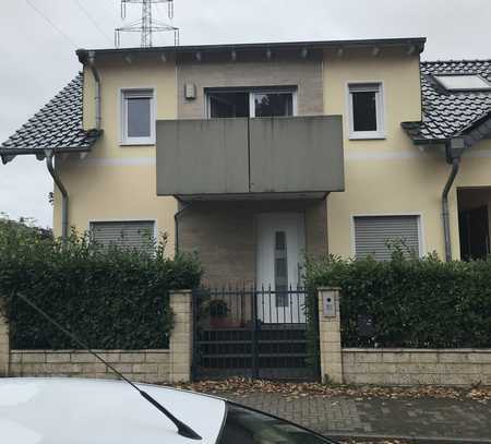 Stillvolle 2-Zimmer-Wohnung mit Balkon in Frechen