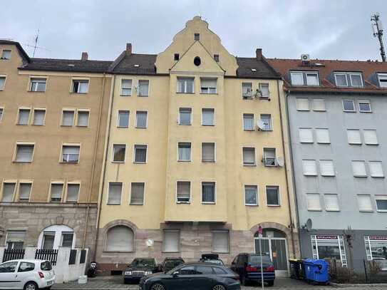 Stilvolle 3-Zimmer-Altbauwohnung mit Balkon in begehrter Lage