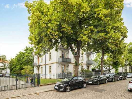 Wohnen mit Charme: Sonnige 2-Zimmer-Wohnung mit Südbalkon in Cotta