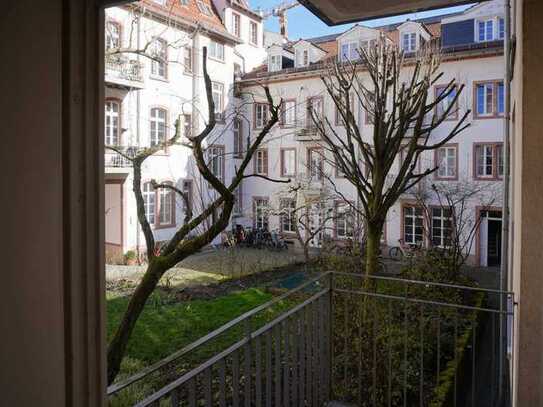 Hochwertige 2-Zimmer-Wohnung. Gehobene Innenausstattung, Atrium und EBK in der Heidelberger Altstadt