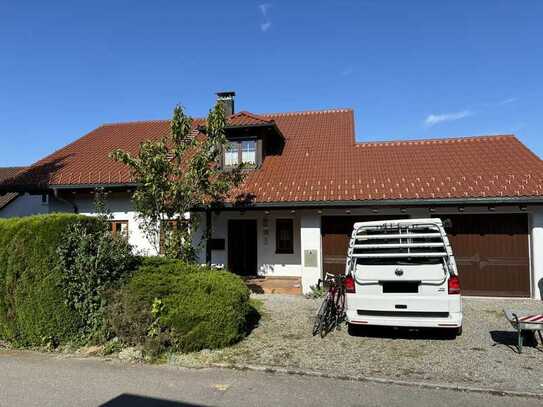 Schönes großzügiges Einfamilienhaus mit Gartennutzung und Garage zu vermieten