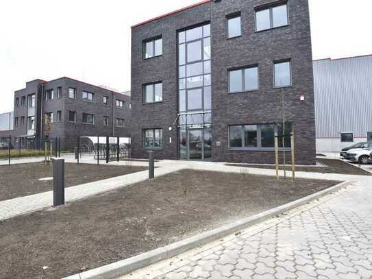 DIREKT VOM EIGENTÜMER: Neuwertige Lagerhalle mit vorgebautem 3-geschossigen Bürogebäude