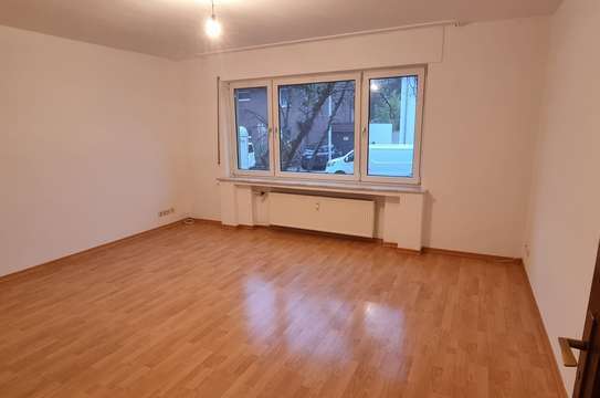 Freundliche und vollständig renovierte 2-Zimmer-Erdgeschosswohnung mit EBK in Hilden