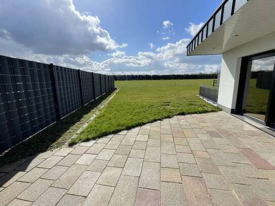 Luxus Erdgeschosswohnung mit EBK, Terrasse, Garten, Feldblick und Wallbox