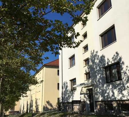 Gemütliche 3-Raum-Wohnung mit Badewanne und sonnigem Balkon