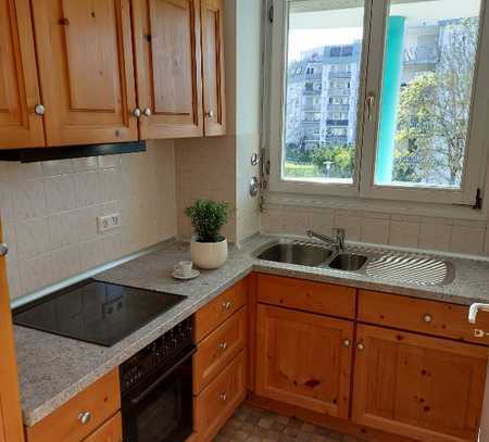 Stilvolle, vollständig renovierte 2-Zimmer-Wohnung mit geh. Innenausstattung mit EBK in Waiblingen