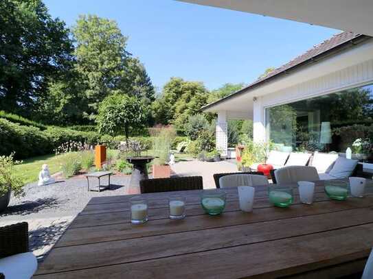 Traumhaft schöner Bungalow mit parkähnlichem Garten in bester Südstadtlage von Bad Oeynhausen