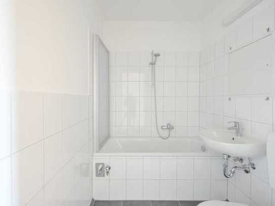 schick sanierte und helle 3 Zimmer mit Balkon ab August