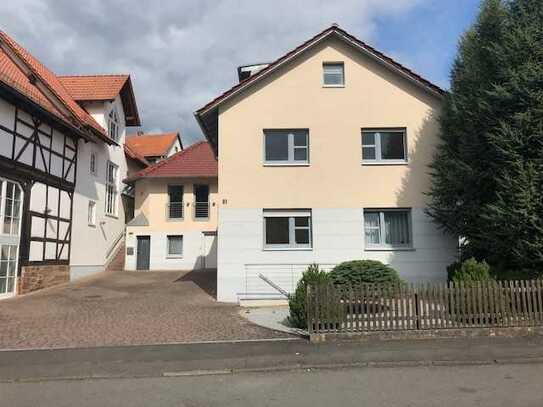 4-Familienhaus auf 300 m² Wohnfläche *** Garten *** Garage *** kleine Werkstatt ***