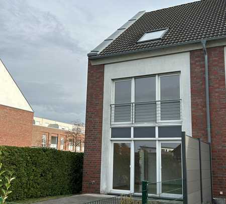 Modernes Reiheneckhaus mit Garten & Carport in Bocholt-Biemenhorst