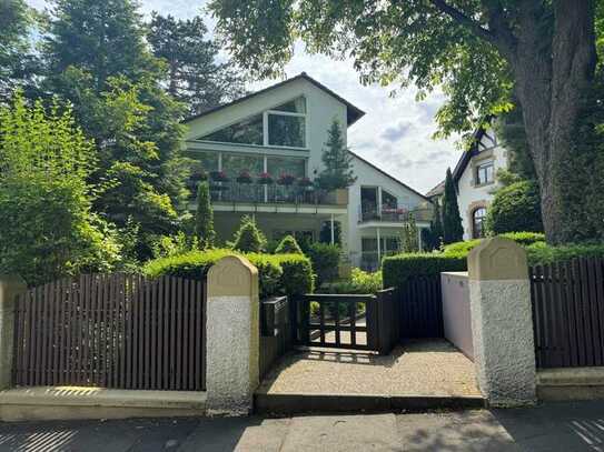 BAD HOMBURG Hardtwald: Moderne großzügige 5 Zi.-Maisonettewohnung in bevorzugter Villenlage!