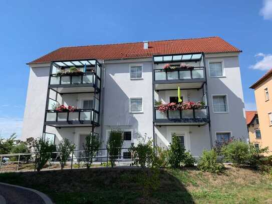 Saniert Wohnung mit Aufzug und Balkon. Was will man mehr?