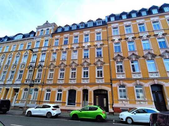 Vermietete Dachgeschoss-Wohnung mit Balkon - zum günstigen Preis!