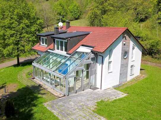Sonniges Wochenendhaus mit riesigem Grundstück