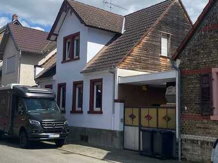 Große 2 Zimmerwohnung Hochparterre mit Innenhof in Bischofsheim