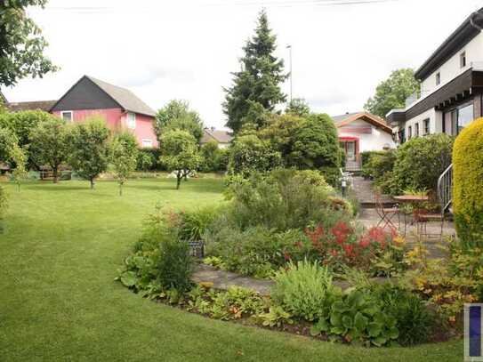 Großzügiges 1-2 Familienhaus mit Garten in angenehmer Lage