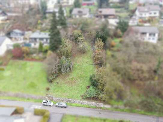 Kurzfristig bebaubares, voll erschlossenes Hanggrundstück mit tollem Ausblick