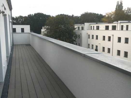 Dachgeschoss-Wohnung mit zwei Dachterrassen. Und sehr guter Anbindung an den HVV.