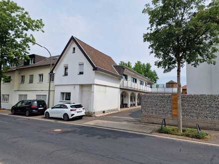 Tor zum Siebengebirge: Großzügige 166 m²-Dachgeschosswohnung