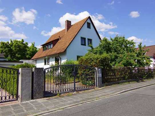 Nürnberg: Freistehendes Einfamilienhaus auf ca. 740 m² Grundstück. Nähe Birkenwaldklinik