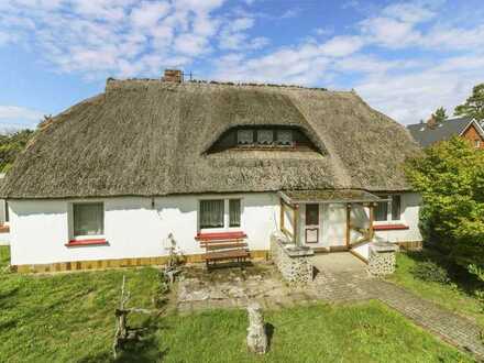 Historisches reetgedecktes Einfamilienhaus im malerischen Pruchten vor dem Darß