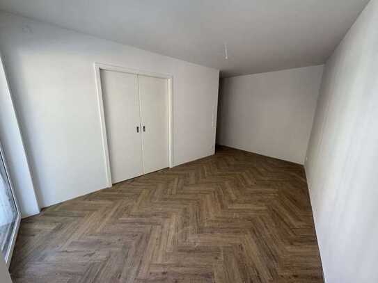 3-Zimmer mit EBK, Abstellkammer und Balkon direkt in Adlershof!!